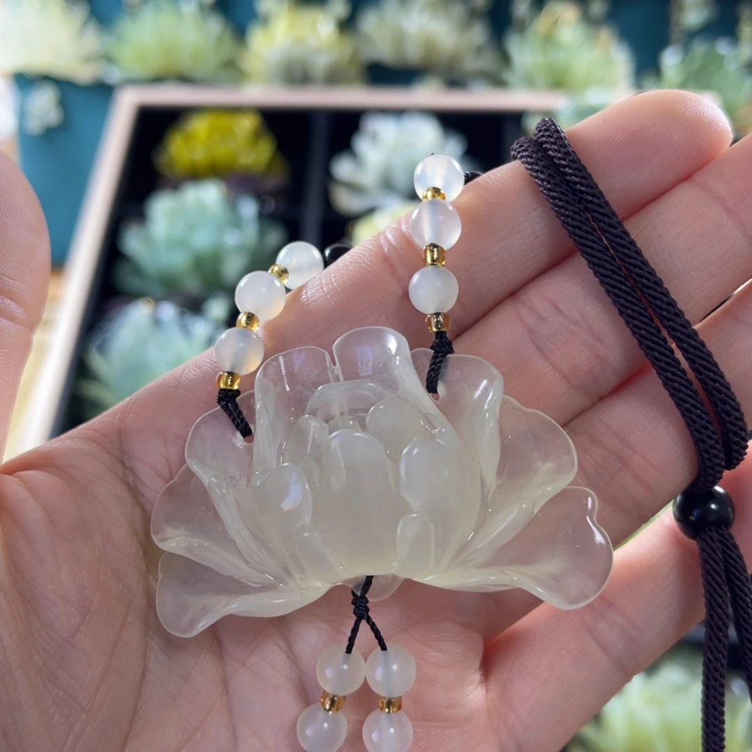 蛇纹石玉颈饰合金