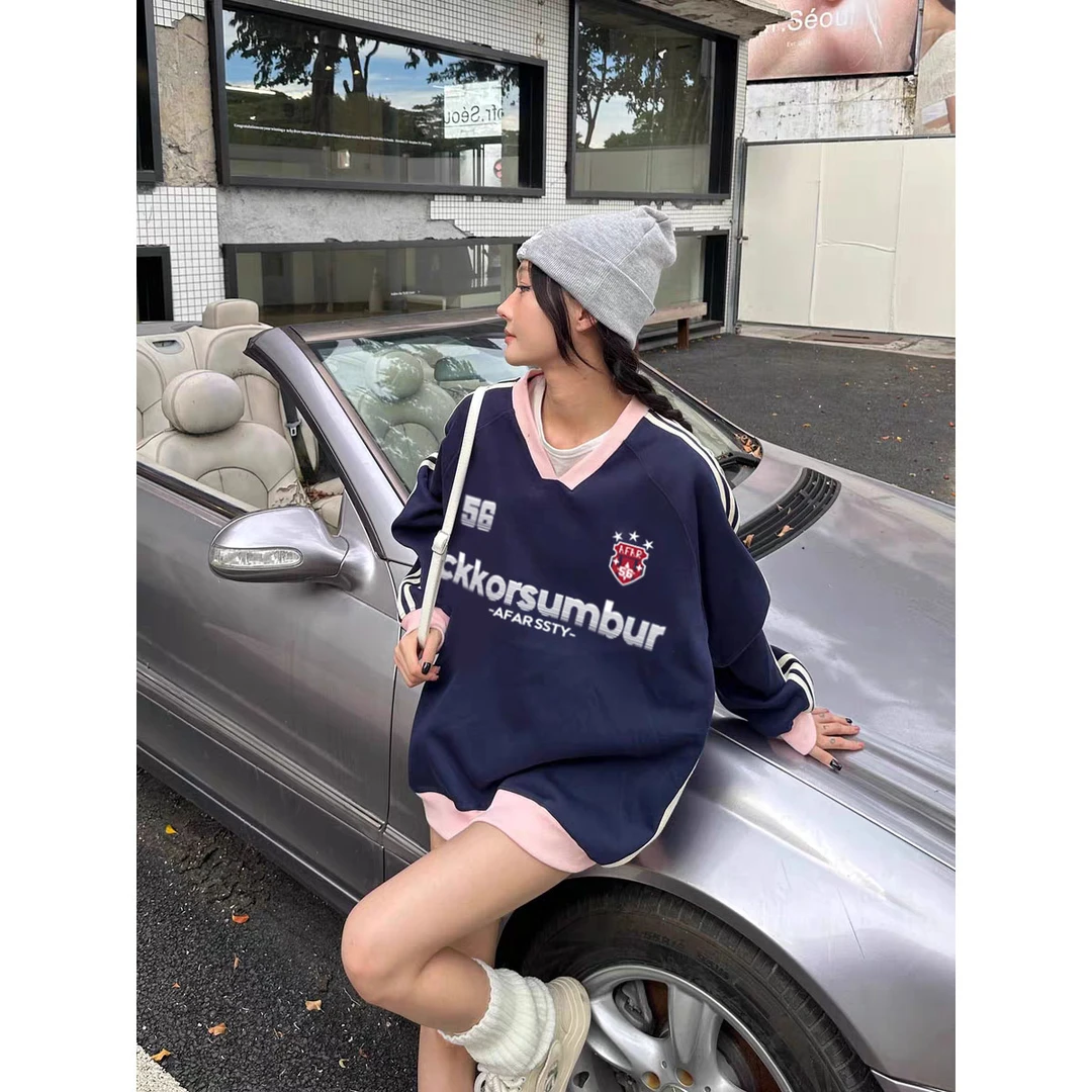 新款秋冬季宽松慵懒风撞色V领上衣高能感穿搭字母印花运动卫衣女