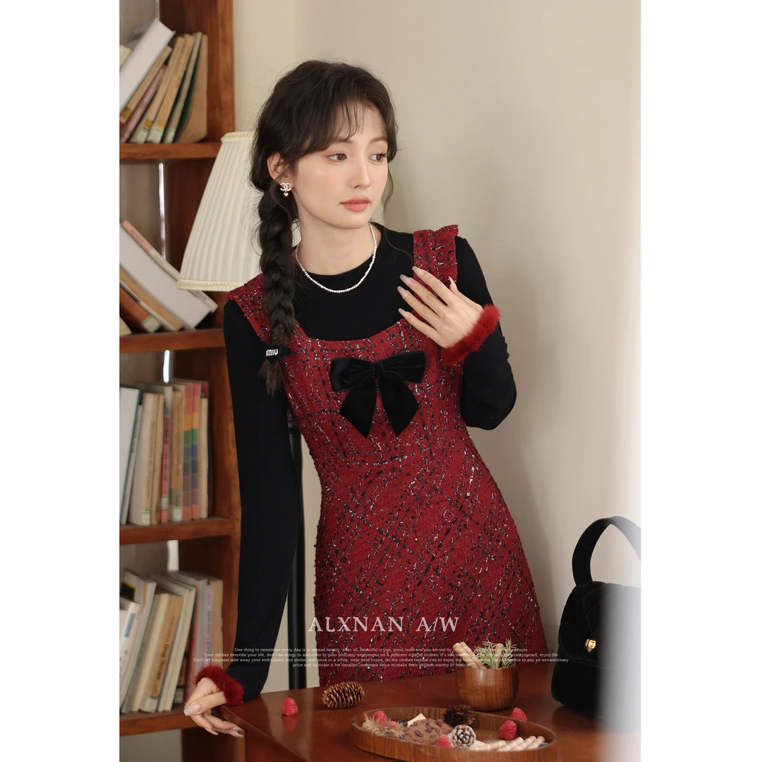 鹿向南《月夜海棠》2023新款秋冬圣诞穿搭背带连衣裙LXN32739