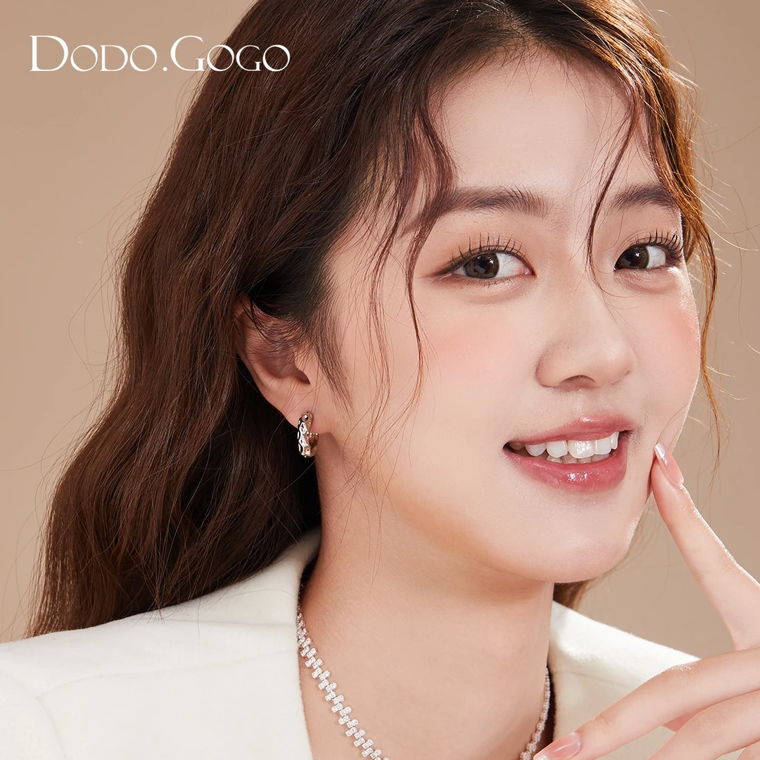 DODOGOGO 铜合金耳饰 五金女孩小众设计褶皱耳圈耳环高级简约耳扣