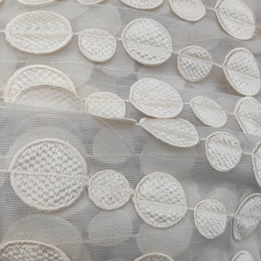 3554杏灰色浮雕纱帘宽6.95高2.72钩款