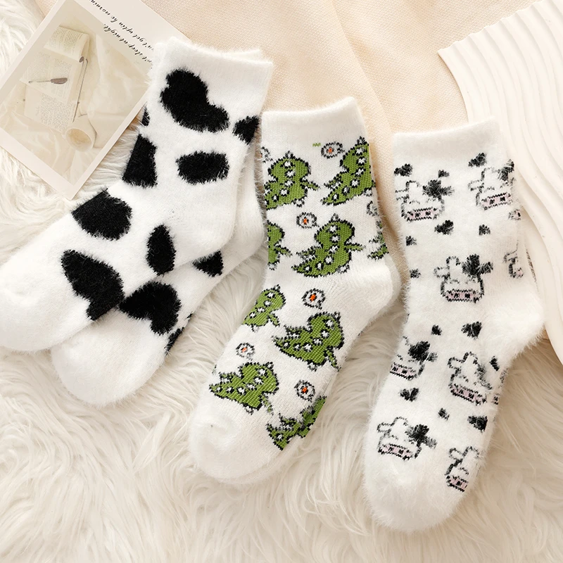 秋冬加绒水貂绒袜子女加厚奶牛斑点居家可爱中筒袜冬睡眠袜地板袜