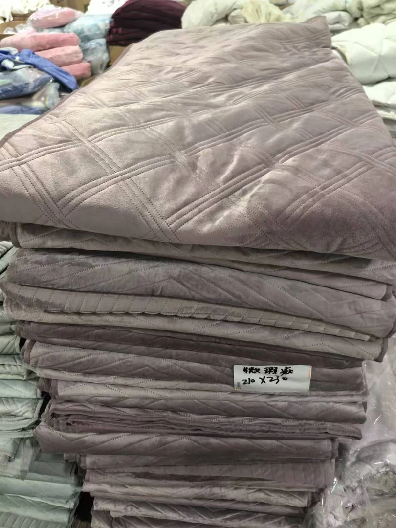 《厚广家》3楼210×230紫色天鹅绒床盖 发1张4斤 不挑花纹微瑕疵