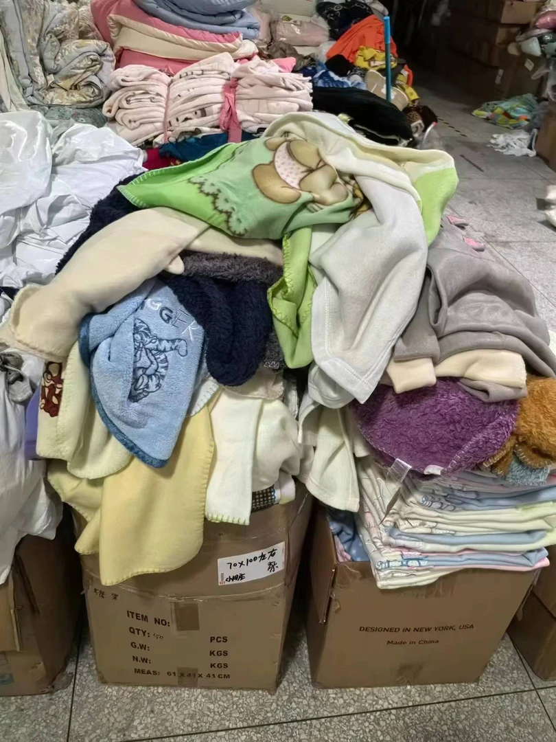 《厚广家》3楼70×100杂款小毯子 不挑色 不挑款 发2张小脏