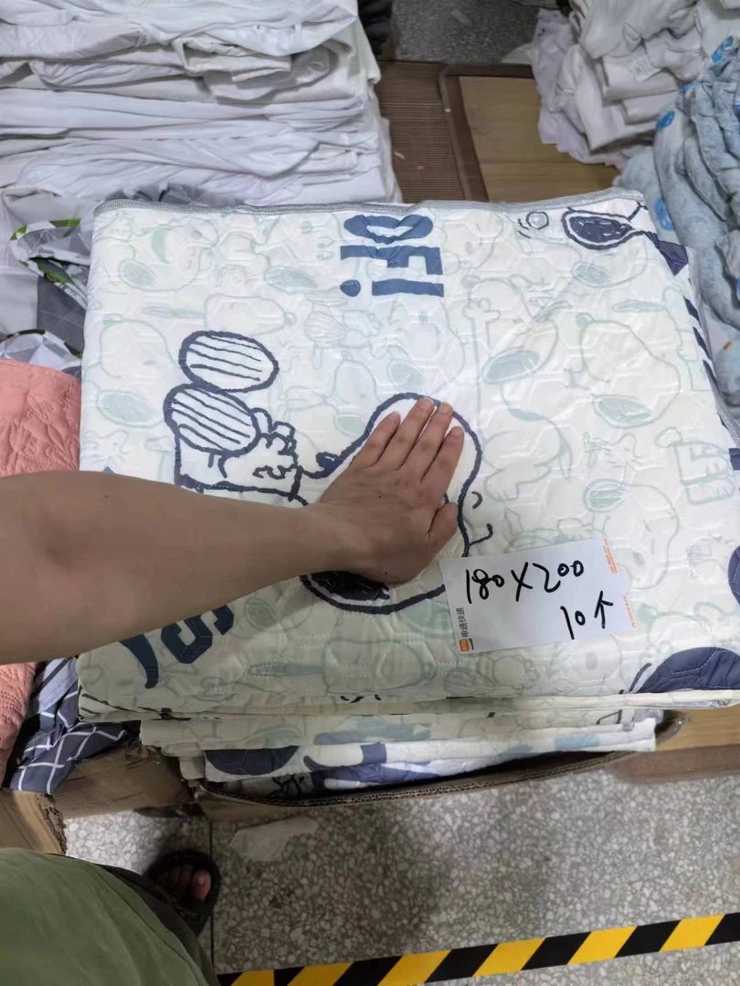 《厚广家》3楼180×200小狗款乳胶凉席 发1个发黄