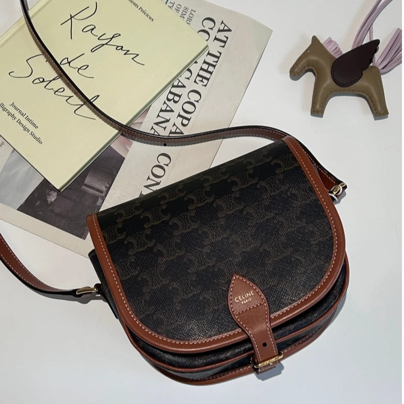 99新 Celine/思琳 马鞍包 经典老花 牛皮革 斜挎包 可调节肩带