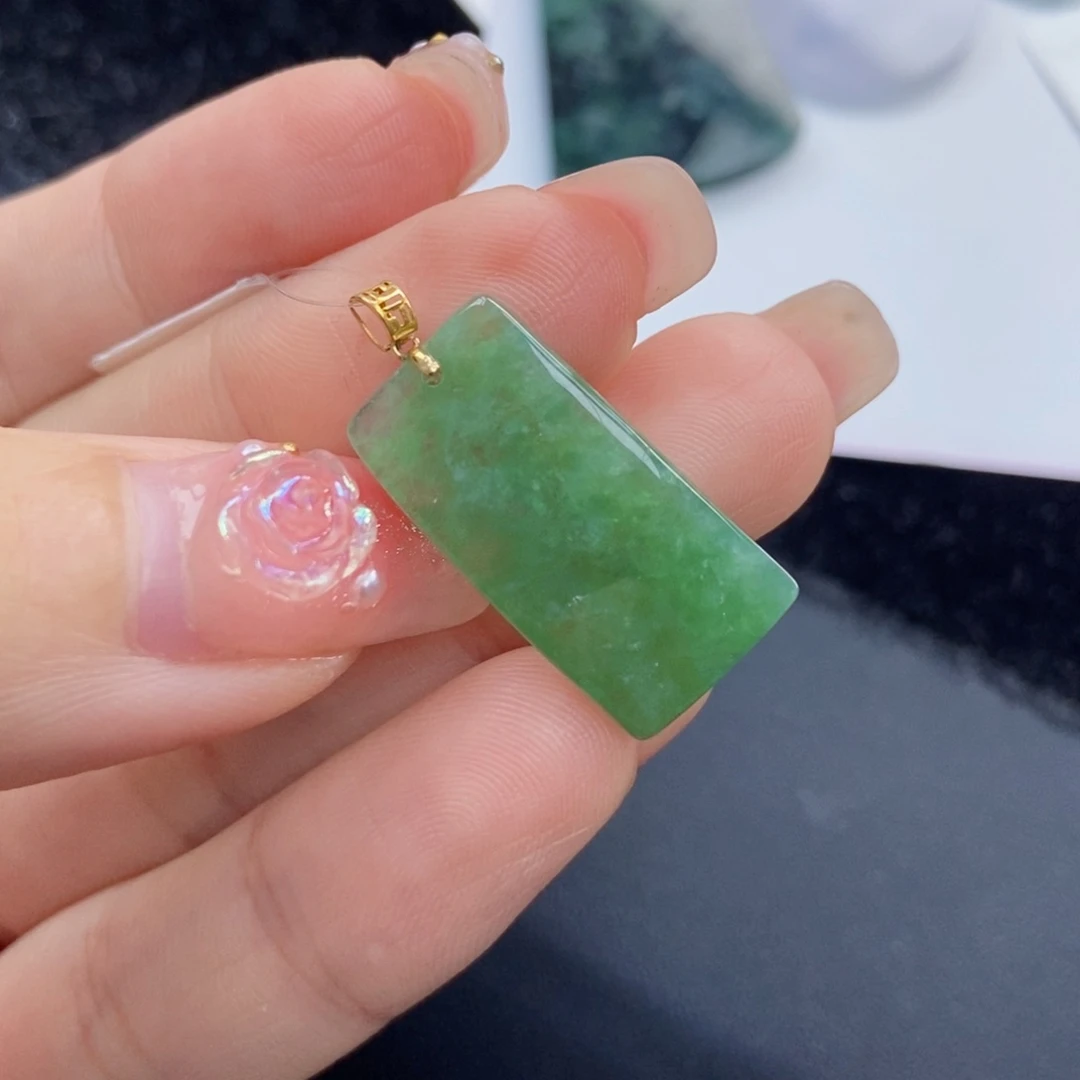 翡翠颈饰18K金镶嵌翡翠