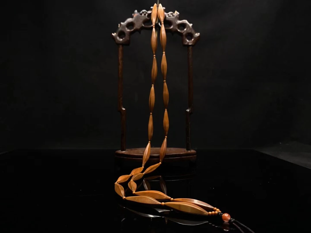 多棱多长串脖挂 尺寸0.7*3.1左右 竹明堂橄榄核雕纯手工雕刻