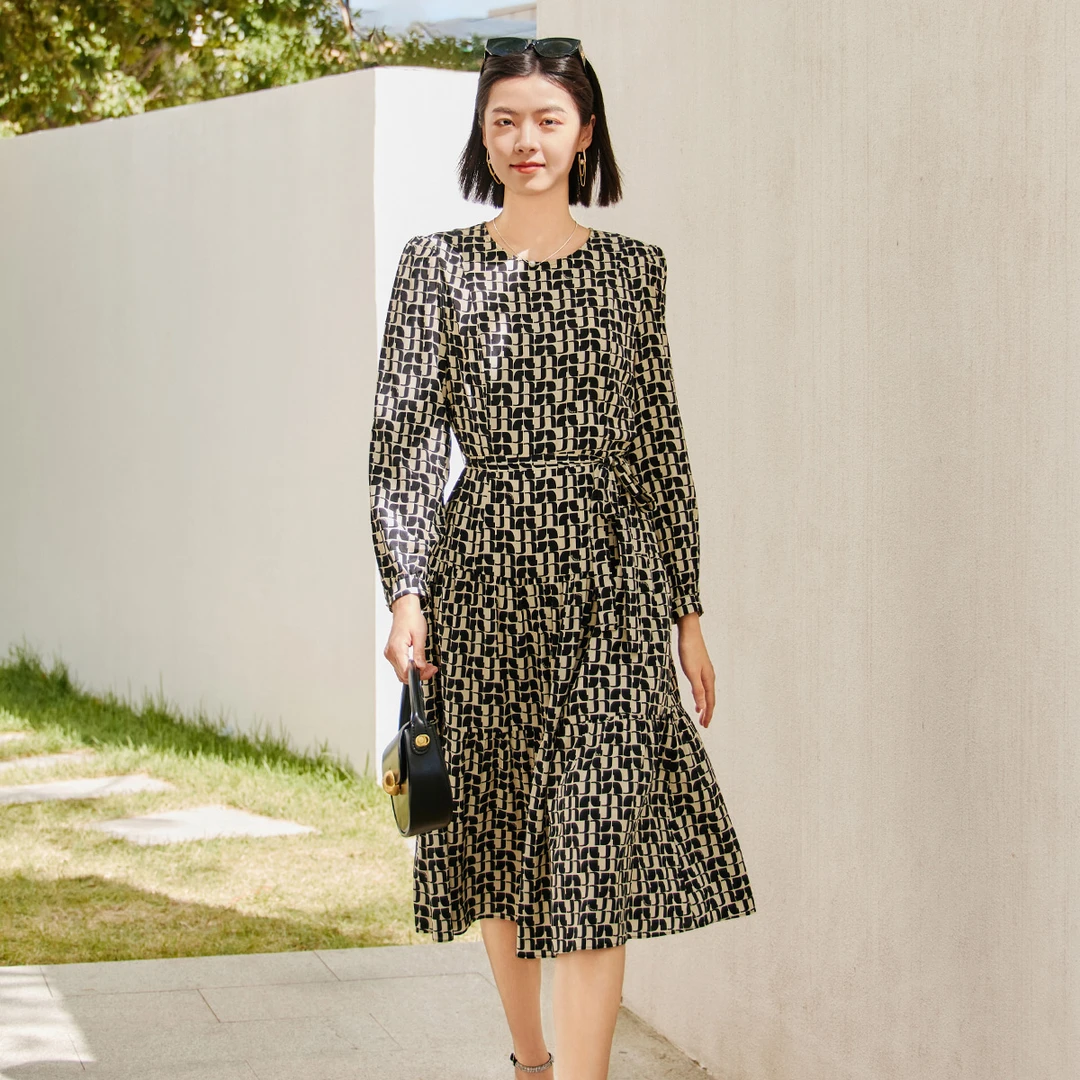 歌蒂诗2024春季专柜新款简约知性时尚大气收腰连衣裙女 8E11L3127