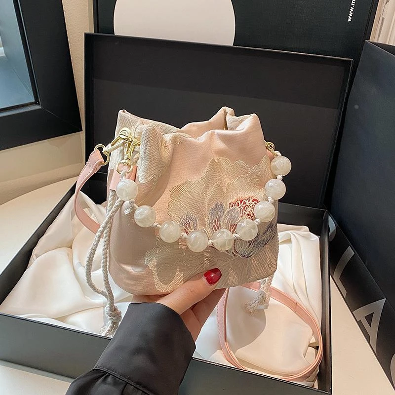 2024夏季新款手提包女洋气高级感国风刺绣串珠福袋单肩斜挎包