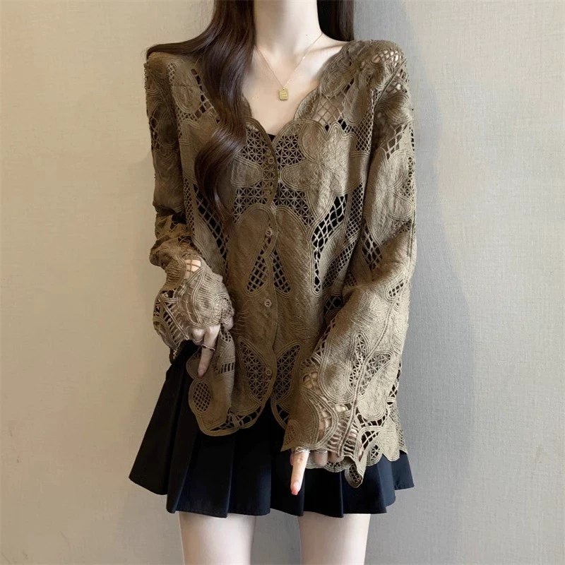 微胖妹妹大码法式V领蕾丝开衫女秋冬百搭别致钩花镂空罩衫上衣潮