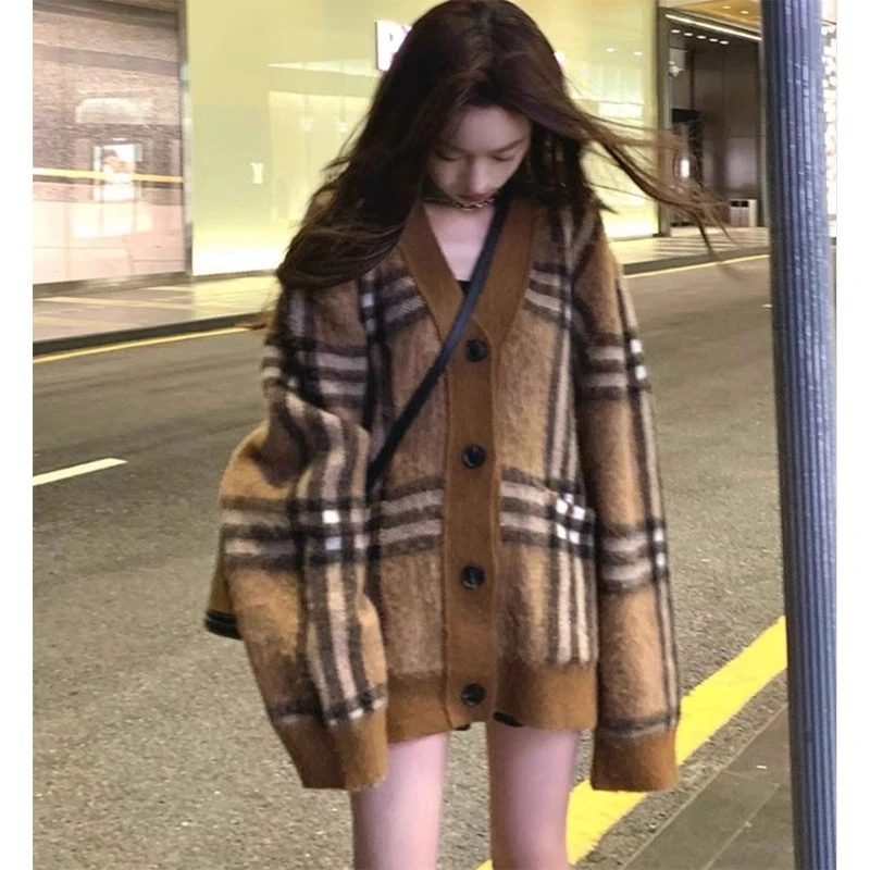 微胖妹妹大码韩系v领针织开衫外套女秋冬季格子毛衣中长款上衣潮