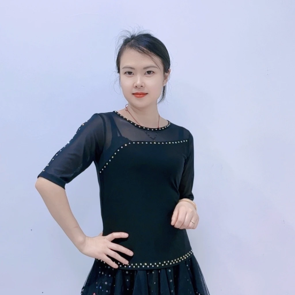 广场舞服装新款水晶麻中袖春夏新款舞蹈服网纱烫钻蝴蝶开叉上衣女