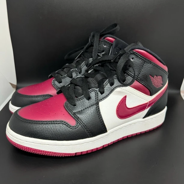 39码 /二手/ Nike aj1 黑白红 中帮 假一赔四
