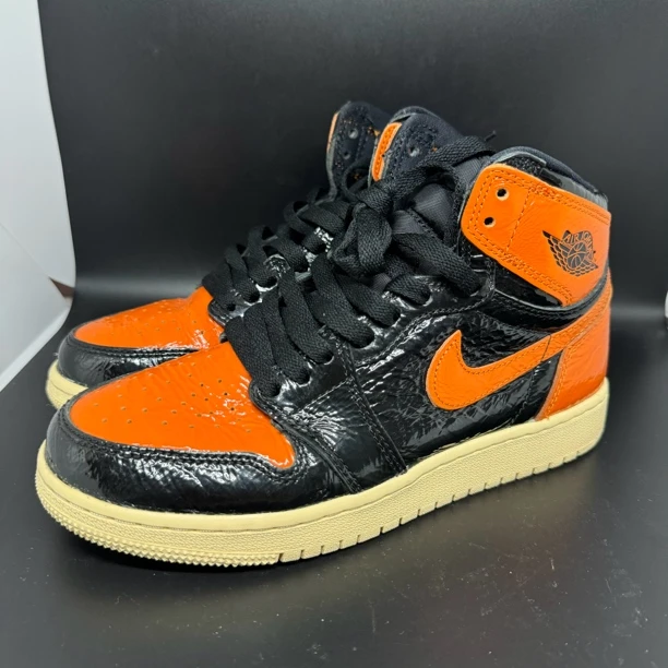 37.5码 /二手/ Nike aj1 猪油扣碎 公价1299 高帮板鞋 假一赔四
