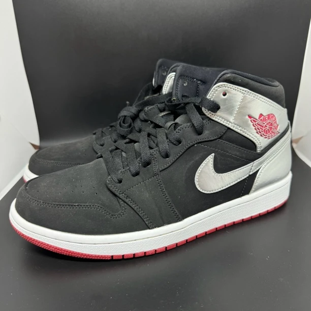 43码 /二手微瑕/Nike aj1 黑银 中帮 男款 保真