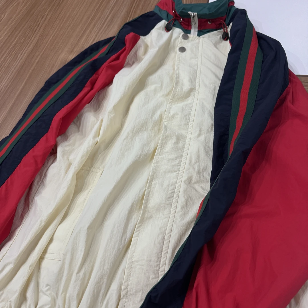 【黑 1】2024秋冬红绿拼色字母纽扣外套V1029