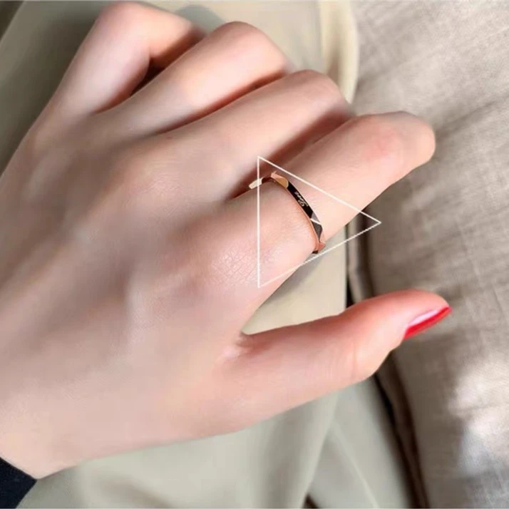 钛钢戒指 LOVE字母元素百搭日韩小众素圈戒指 J-643