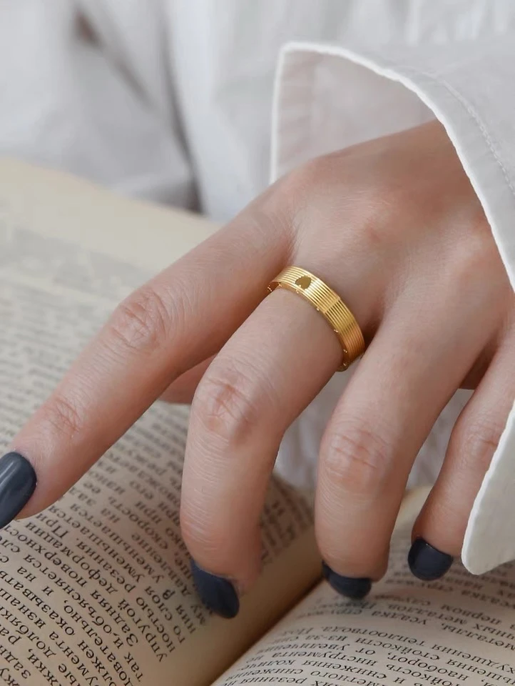 钛钢戒指 爱心桃气质时尚小众ins素圈不掉色戒指 J-405