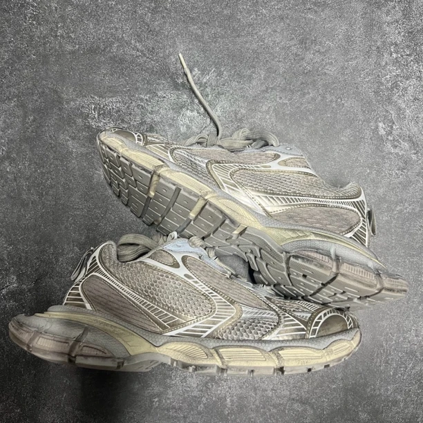 Balenciaga/95新/41码 巴黎世家3XL 米白鞋
