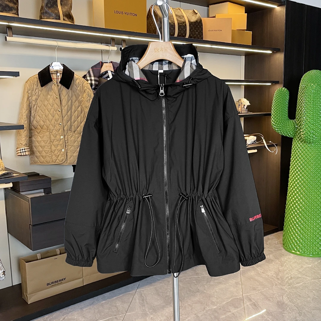 全新未使用 BURBERRY/博柏利 休闲抽绳收腰连帽风衣外套8084258