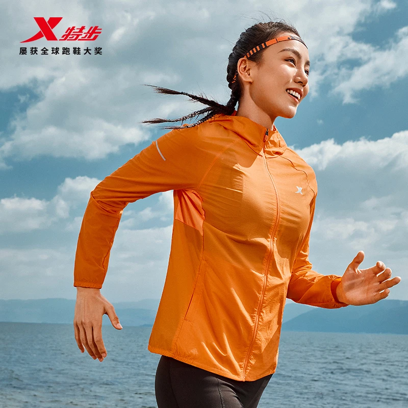 [全民畅跑]特步风衣女子跑步透气轻薄防风连帽防水防晒防紫外线