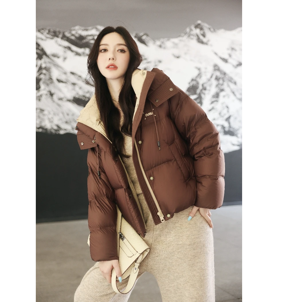 新国标（90）绒泡芙感柔软面料时尚连帽经典简约羽绒服