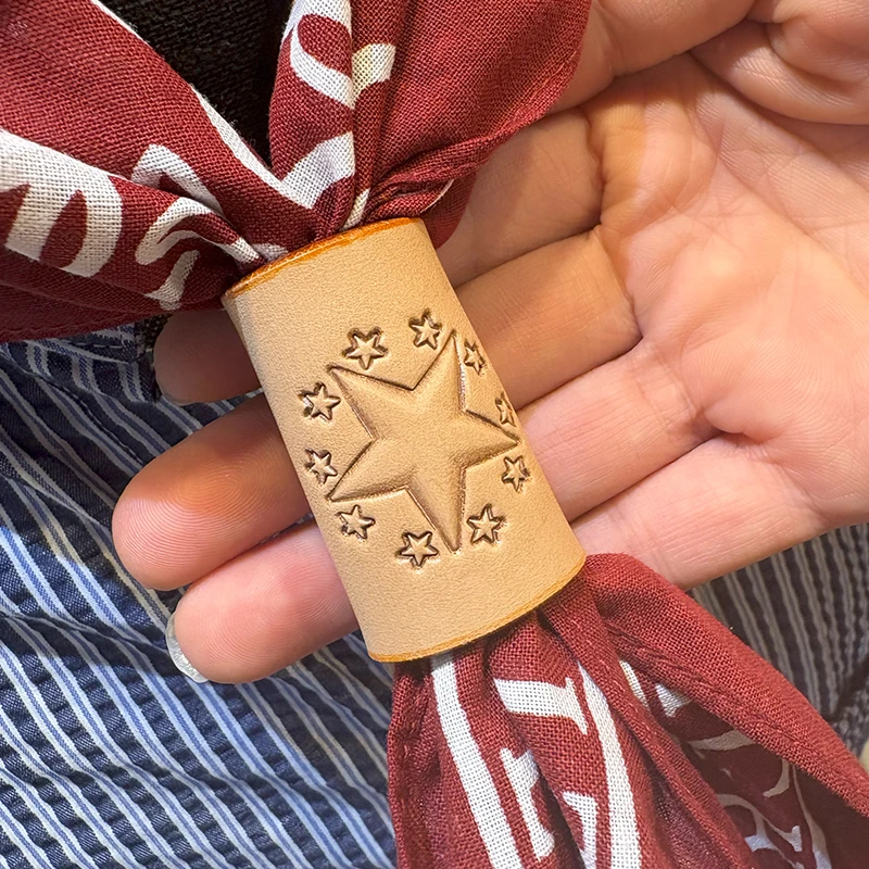 手工皮具五角星图案方巾扣咔叽工装搭配机车文艺个性领巾植鞣