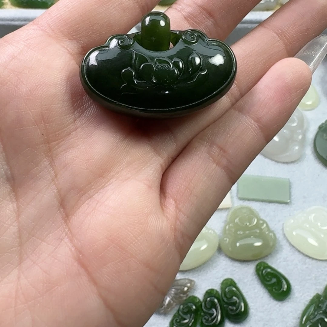 【闪购商品】和田玉（碧玉）颈饰未镶嵌叁*