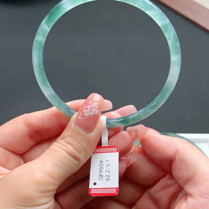 翡翠手镯未镶嵌天然翡翠手镯