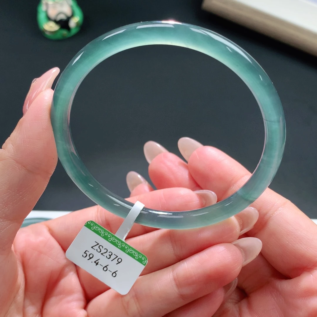 翡翠手镯未镶嵌天然翡翠手镯