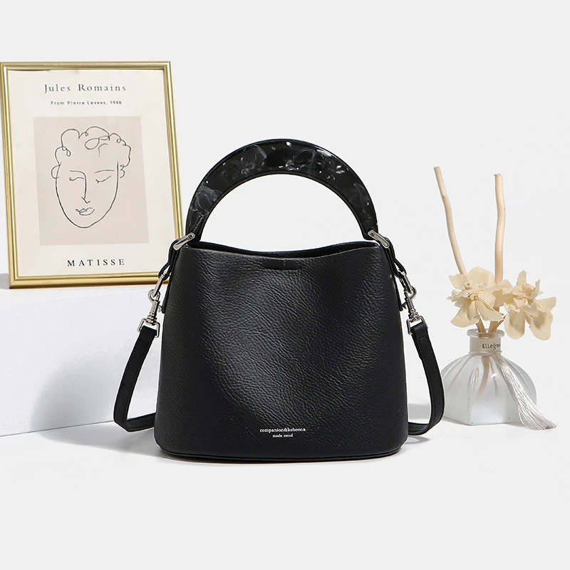 网红百搭流行高级感包包女2024新款百搭小众斜挎包简约手提水桶包