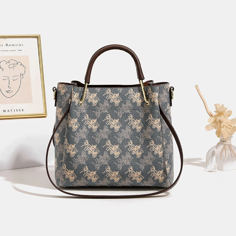 网红百搭流行水桶包包女2024新款高级感时尚手提包大容量斜挎包