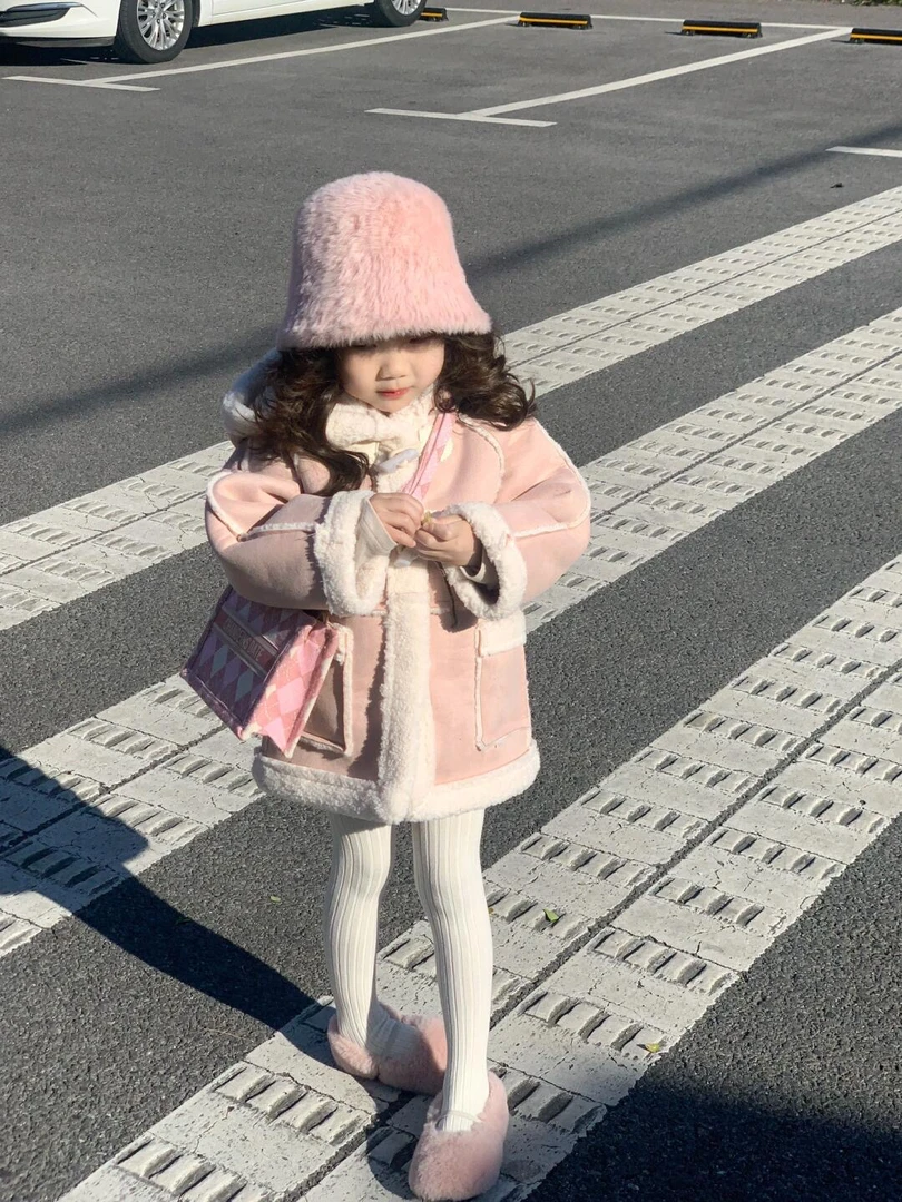 2024新款冬季女童加厚保暖加绒连帽粉色皮毛一体中长款外套宝宝