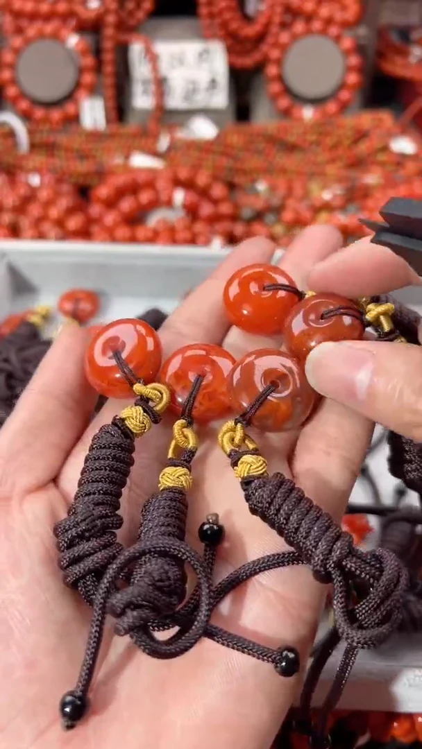 【闪购商品】南红玛瑙吊坠未镶嵌随机发货一个