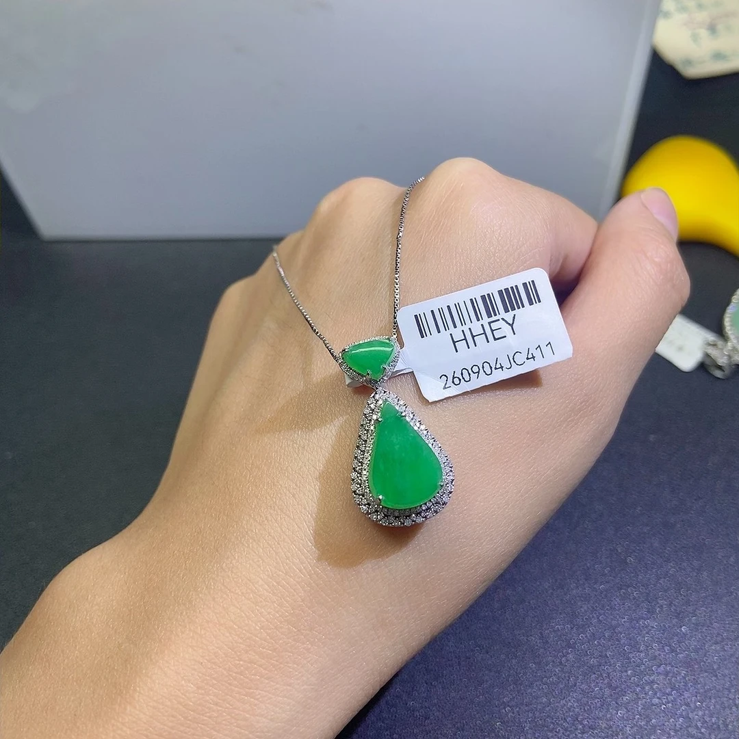 天然缅甸A货翡翠南非真钻通体18K金(不含链)