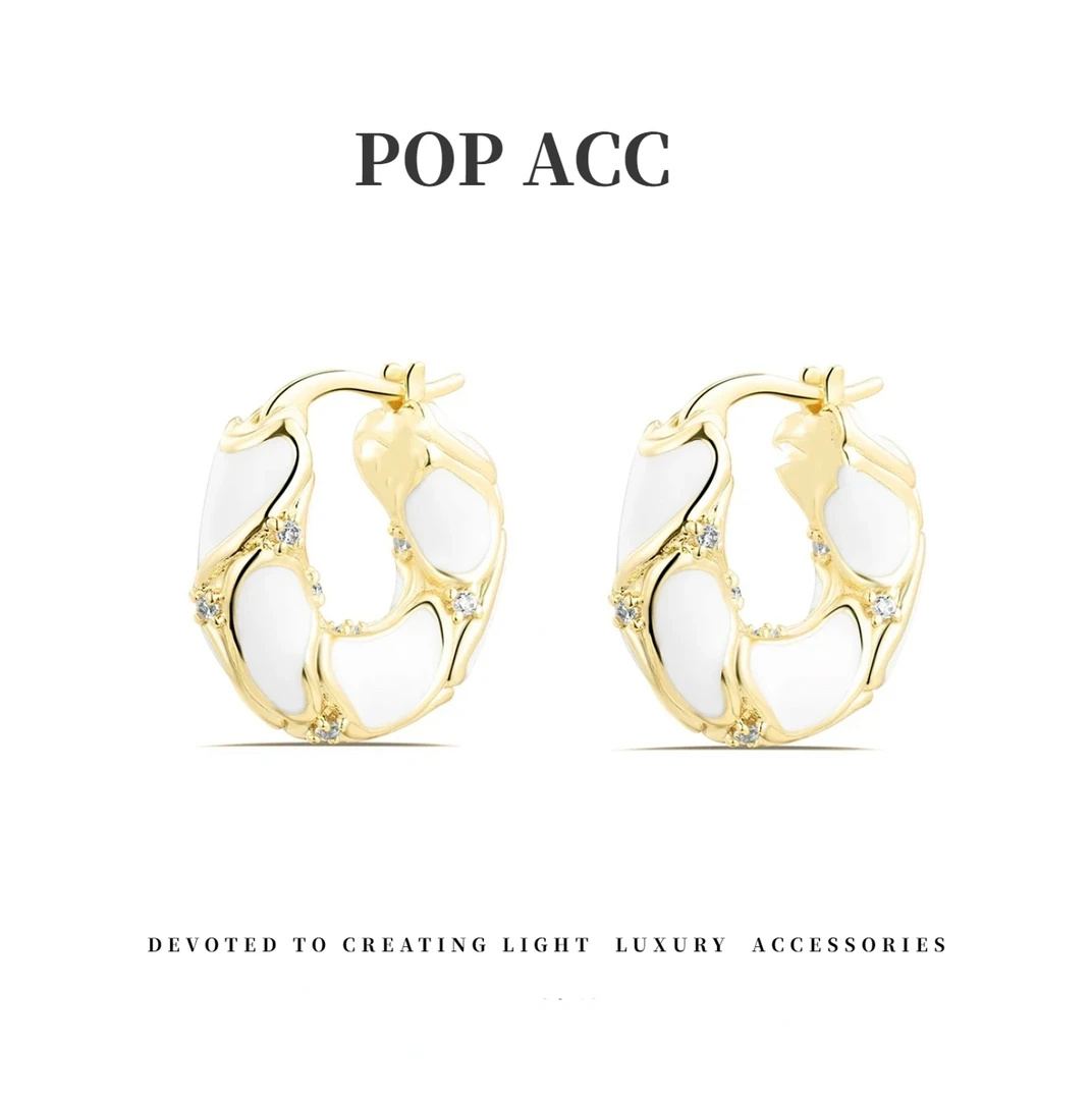 铜合金合成锆石耳饰 时尚小众法式高级感复古熔岩花纹耳圈 4451