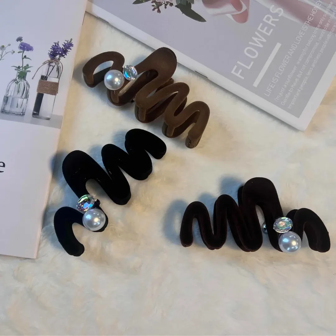 秋冬法式丝绒珠珠大号高级感发夹女后脑勺鲨鱼夹