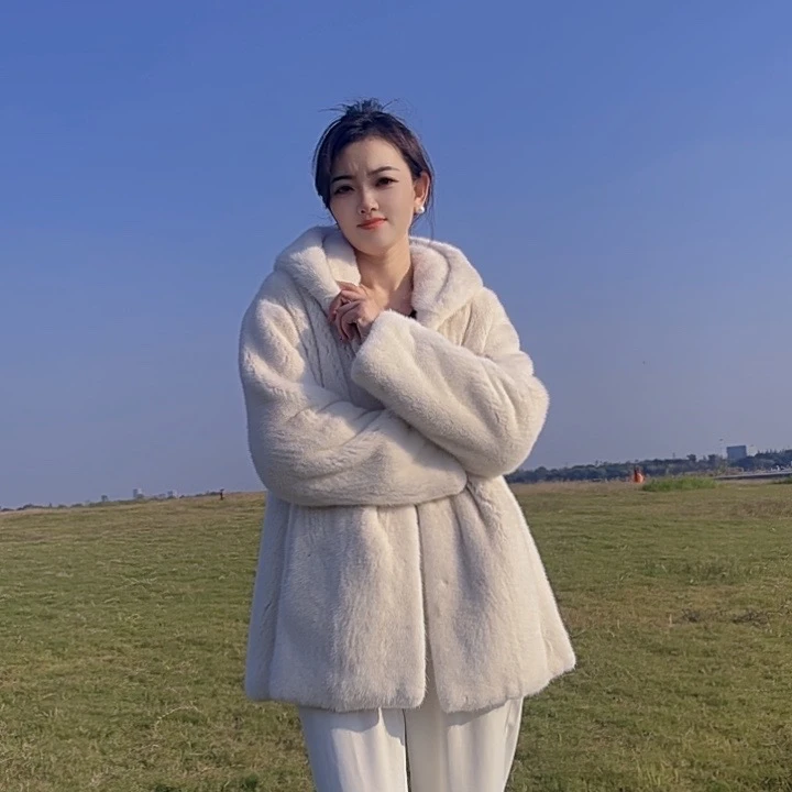 【BroKehagen】丹麦进口天鹅绒貂皮大衣短二女连帽款简约时尚冬外套