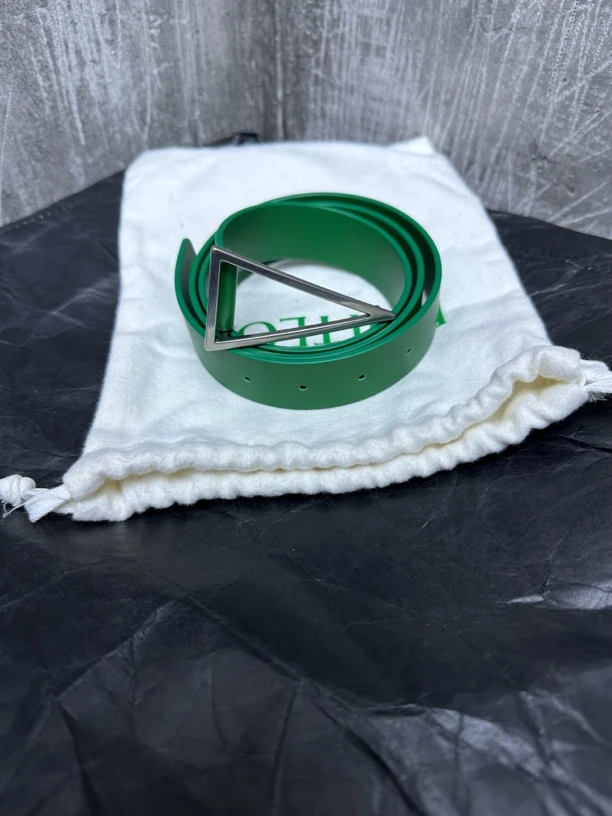 全新未使用/Bottega Veneta金属三角标皮质腰带皮带