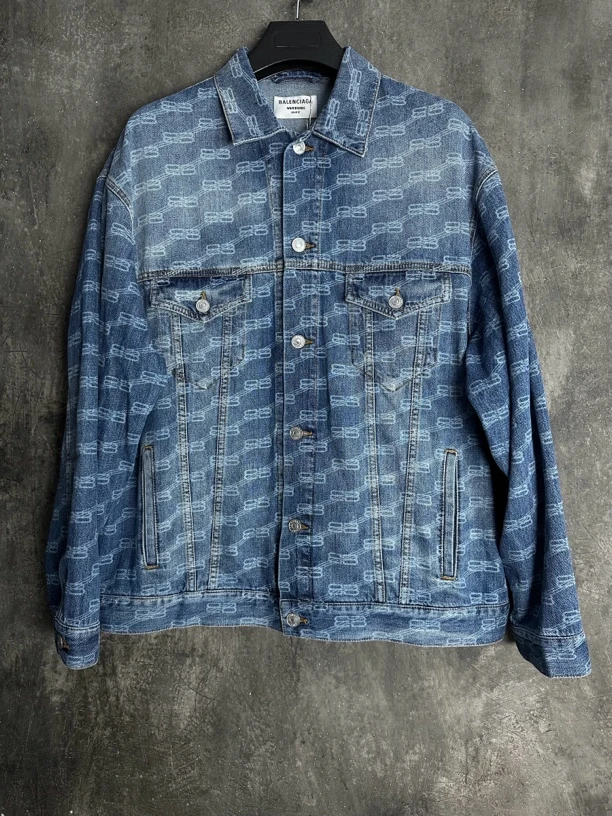 全新未使用 Balenciaga/巴黎世家 BB锁扣满印弹幕水洗蓝牛仔夹克
