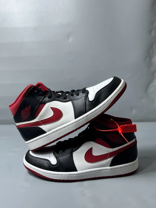 42码 95新原盒/air jordan1黑白红/板鞋 公价1109