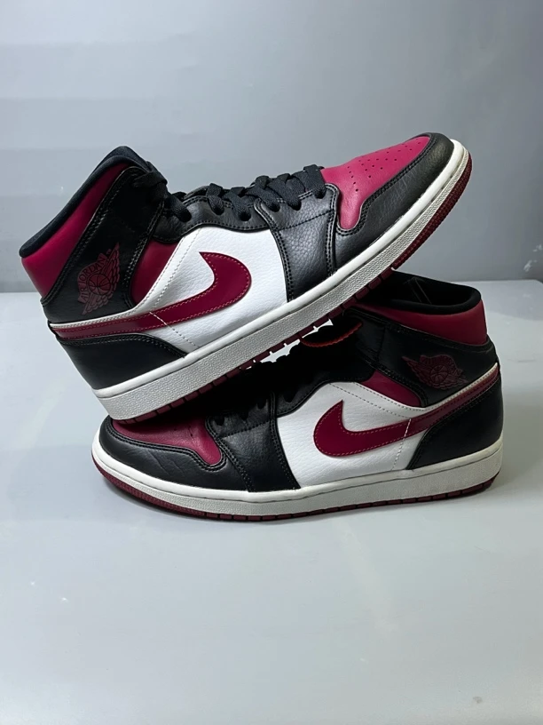 44码 9新/aj1黑红白/板鞋 公价1019