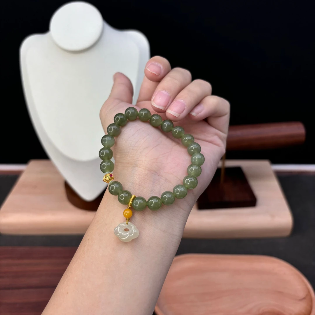 单圈和田玉卡8MM搭配三角珠路路通配饰如意吊坠手串Y121869