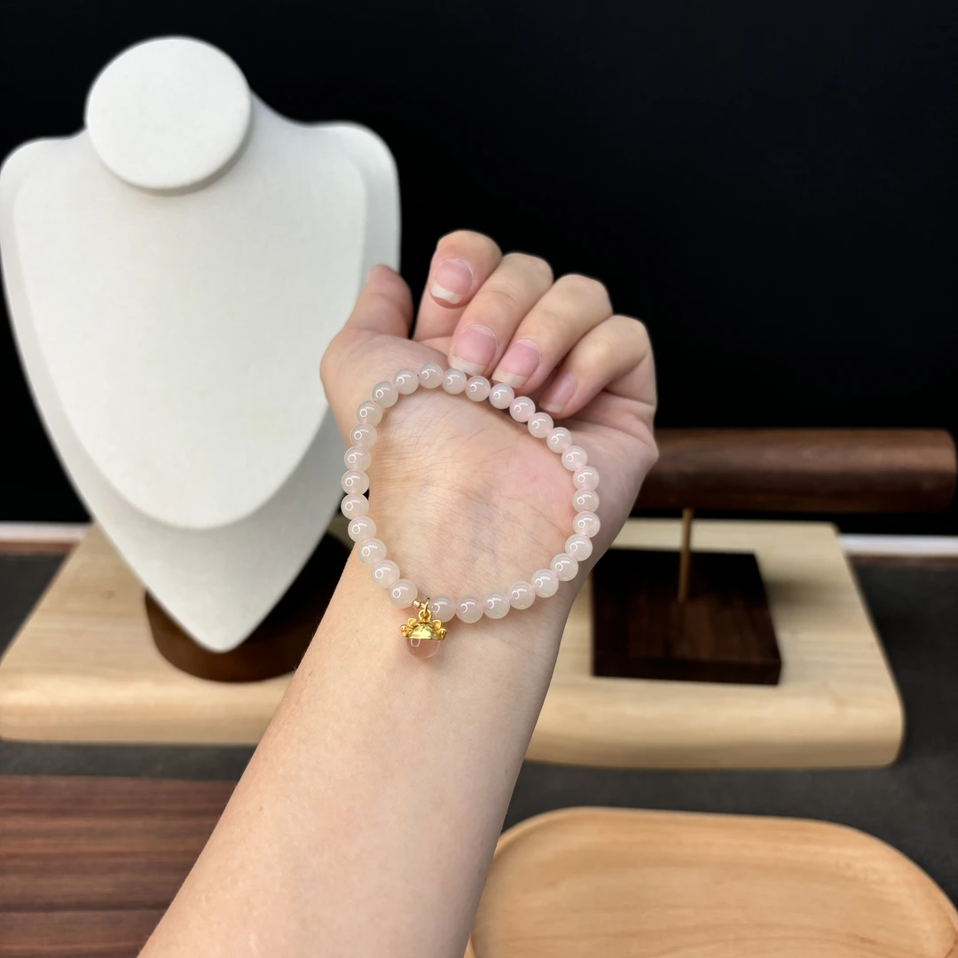 单圈和田玉藕粉6MM搭配粉招招猫吊坠手串时尚简约闺蜜款Y114939