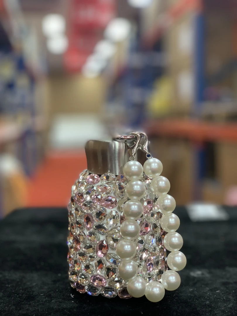 一个很好看的钻石水杯FK