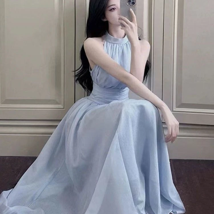 2024法式温柔气质甜美感修身收腰蓝色仙女挂脖夏季新款无袖连衣裙