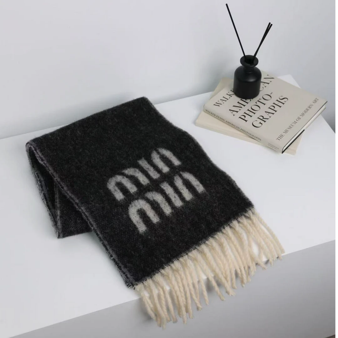 LAPHE 秋冬时尚高级感黑白字母流苏百搭保暖围巾
