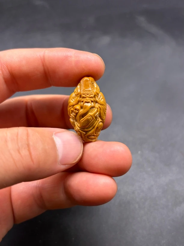 橄榄核雕刻黑白无单子一颗