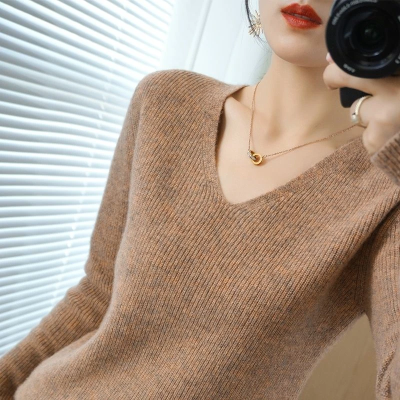 2024新款v领毛衣女洋气修身内搭打底衫秋冬时尚鸡心领毛衣